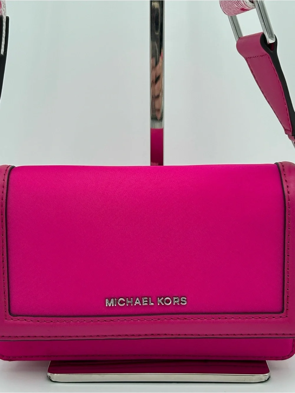 Michael Kors Pink Jet Set Smartphone Crossbody Purse